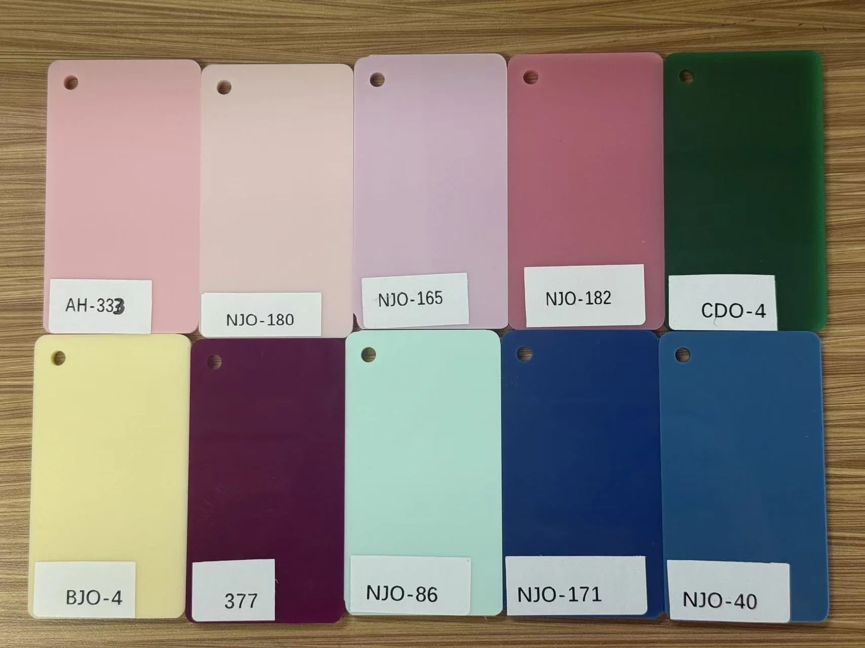 Physical acrylic material chips used for Mahjong color approval