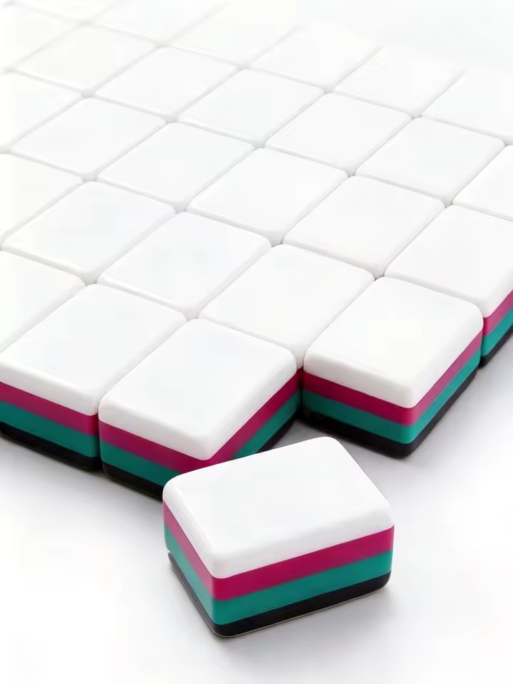Leopard Print Acrylic Mahjong Set detail view